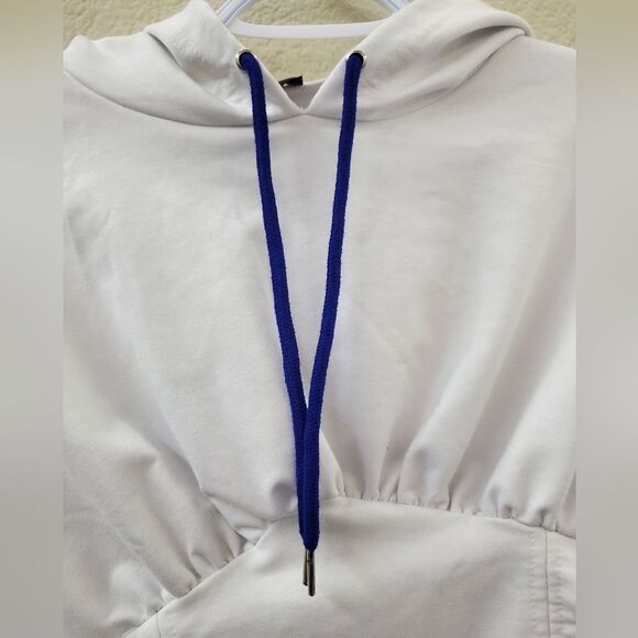 White Long Sleeve Crop Top Hoodie with Corset and Lace-Up Open Back - Picture 6 of 10